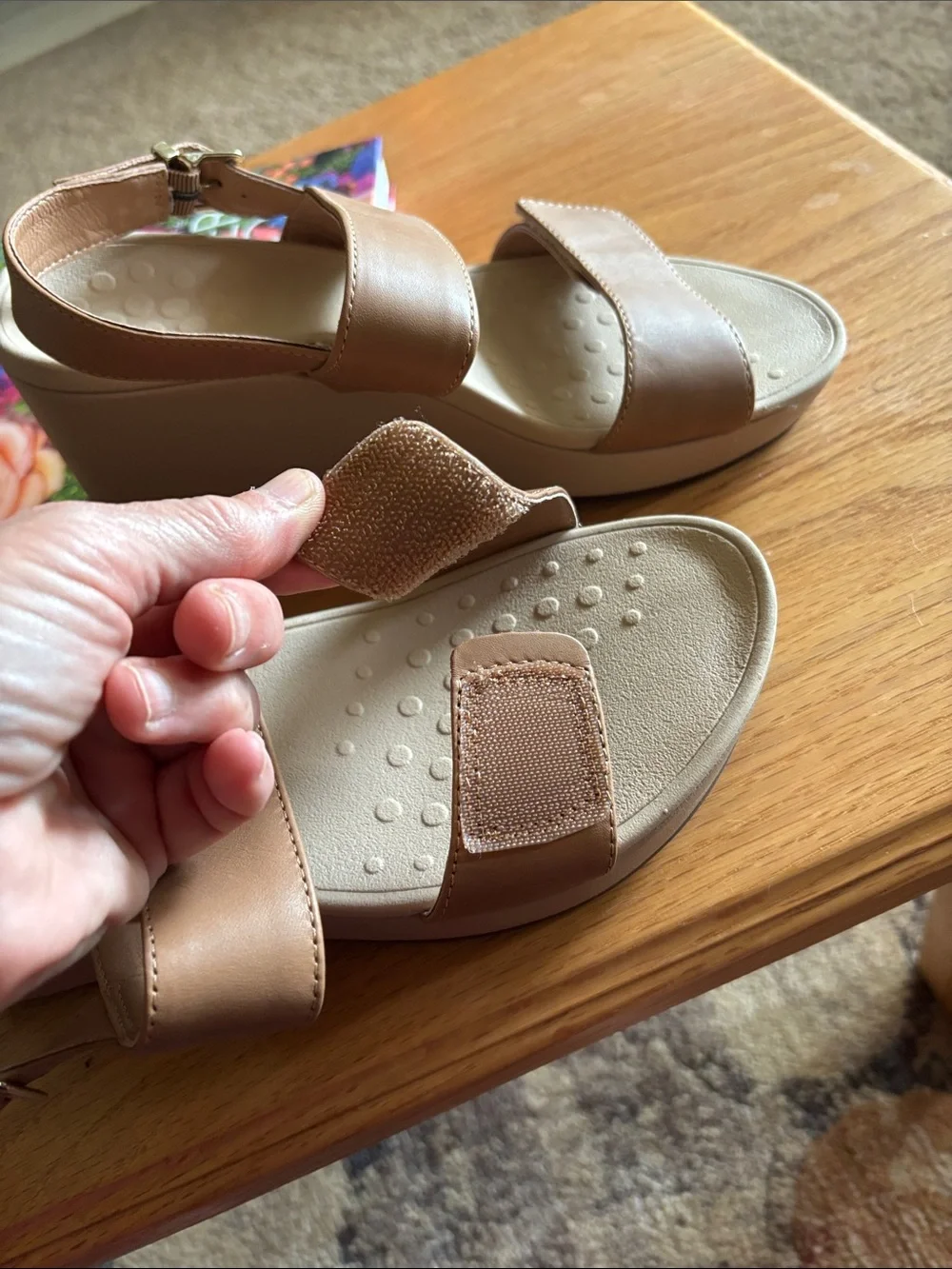 Vionic Women's Tan Leather Slingback Sandals - Picture 3 of 6